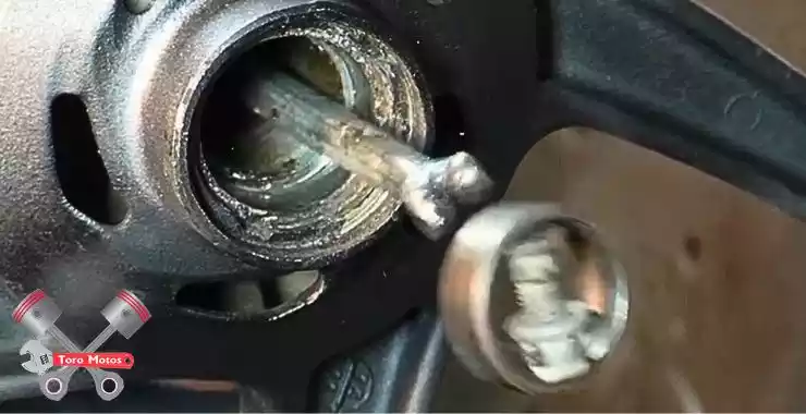 como sacar rodamientos de llanta de moto