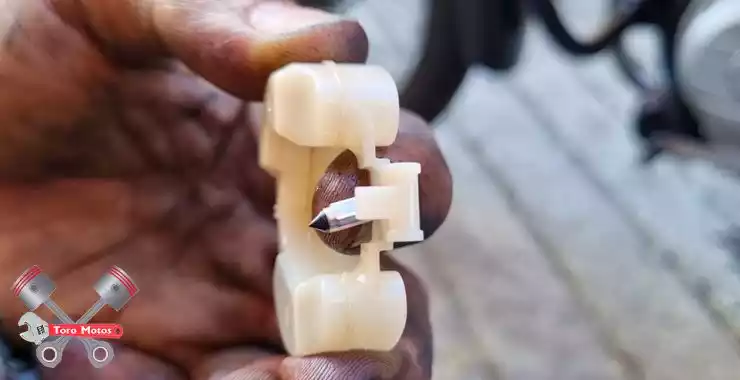 que hacer cuando el carburador de la moto bota gasolina, revisar aguja