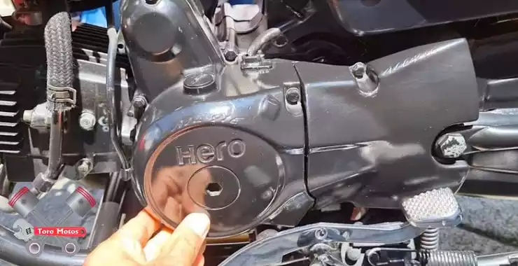 porque mi moto tiene fuga de aceite por la tapa izquierda del motor